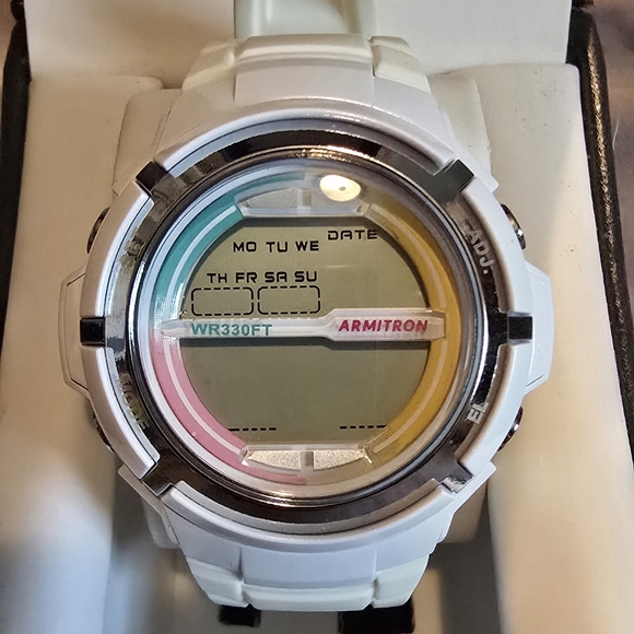 Women's Watch - Picture 6 of 8